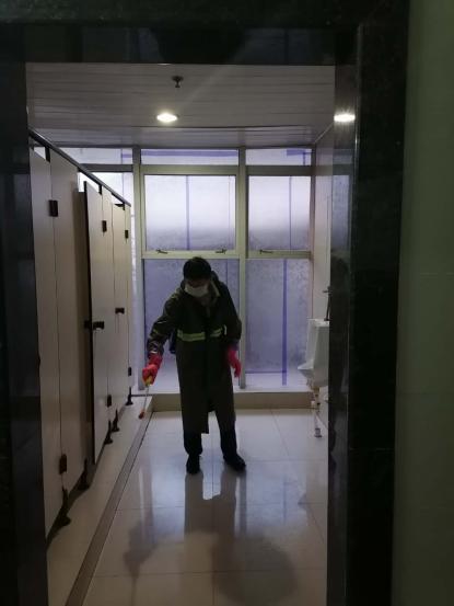 西華物業管理服務中心全力做好寒假前衛生清潔消毒工作